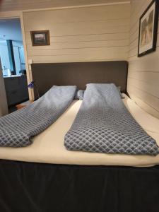 Ένα ή περισσότερα κρεβάτια σε δωμάτιο στο Familievennlig