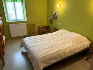 Postel nebo postele na pokoji v ubytování Gite du bourbouillon
