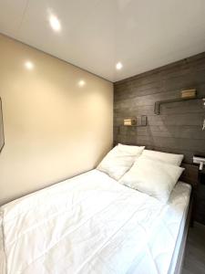 Ένα ή περισσότερα κρεβάτια σε δωμάτιο στο Insolite - Conteneur amenagé