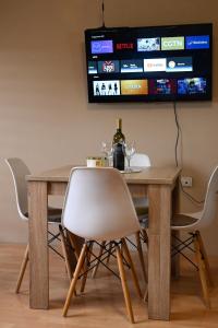 Μια τηλεόραση ή/και κέντρο ψυχαγωγίας στο River apartman Paraćin