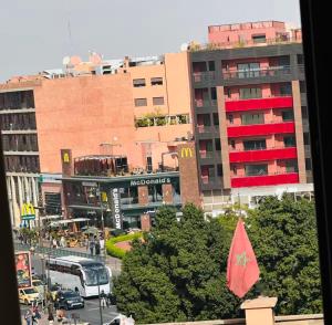 Το κτήριο όπου στεγάζεται  το διαμέρισμα +13 φωτογραφίες