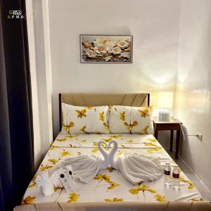 two swans on a bed in a bedroom at CJ Apartments-III in Olongapo +29 photos