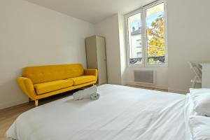 Postel nebo postele na pokoji v ubytování Superbe T2 au Centre d 'Orsay Proche Gare RER