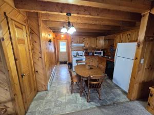 Foto dalla galleria di Vacationland Estates Resort a Island Falls