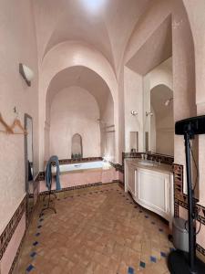 a large room with arches and a camera in the middle at Villa Cannella in Najem