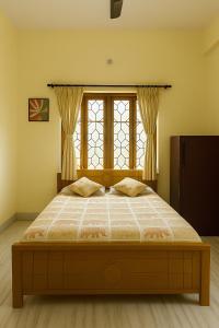 Ένα ή περισσότερα κρεβάτια σε δωμάτιο στο Shanti Niwas Apartment