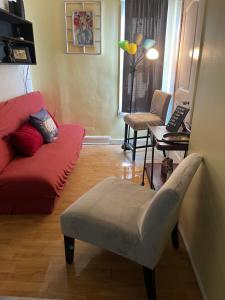 Χώρος καθιστικού στο Lovely PR near Lourdes Hospital by Binghamton