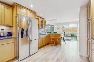 Kuchyň nebo kuchyňský kout v ubytování Bourne's Pond Hideaway