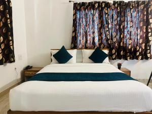 Ένα ή περισσότερα κρεβάτια σε δωμάτιο στο Jk Valley Panchgani