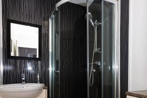 Φωτογραφία από το άλμπουμ του Executive 2 Bedroom Serviced Apartment στο Νιούκαστλ απόν Τάιν