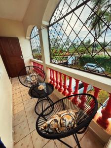 Balkón nebo terasa v ubytování Coastal Bliss 2BR Beach Getaway in Kanamai, Mtwapa