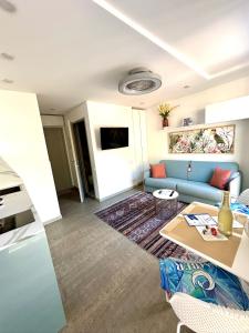 TV a/nebo společenská místnost v ubytování AMBER APARTMENTS - FRESH STUDIO