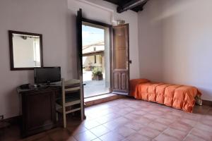 TV a/nebo společenská místnost v ubytování Agriturismo sanacore di sanacore salvatore