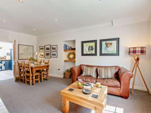 a living room with a couch and a table at 2 Bed in Cartmel LCC47 in Cartmel