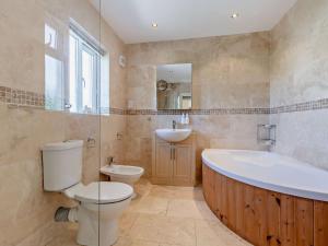 a bathroom with a tub and a toilet and a sink at 2 Bed in Cartmel LCC47 in Cartmel +32 photos