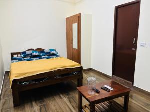 Ένα ή περισσότερα κρεβάτια σε δωμάτιο στο VRS Guest House