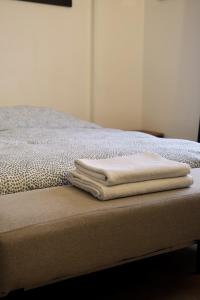 Postel nebo postele na pokoji v ubytování Cocon Moderne Compans Caffarelli - Métro, Charme & Confort