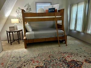 Postel nebo postele na pokoji v ubytování Aledo Slice of Paradise, Secluded Country Lodge