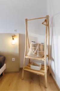 a wooden shelf in a room with a bed at La Roseraie - SPA Privé - Parking Gratuit - Jacuzzi - Familial - Professionnel in Mittelhausbergen +14 photos