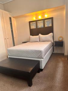 Ένα ή περισσότερα κρεβάτια σε δωμάτιο στο Swanky Spectacular Hotel