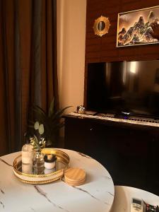 Μια τηλεόραση ή/και κέντρο ψυχαγωγίας στο Swanky Spectacular Hotel