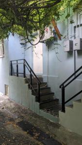 een trap naast een gebouw bij two story house in center of the tbilisi in Tbilisi City