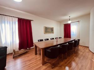 a conference room with a wooden table and chairs at Bujtina Tushaj in Lezhë