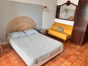 Ένα ή περισσότερα κρεβάτια σε δωμάτιο στο Studio bellevue résidence de la baie - 5 minutes à pied de la plage +6 φωτογραφίες