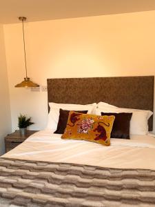 Voodi või voodid majutusasutuse Whirlybird Lodge toas