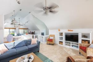 Posezení v ubytování Walk to Duck Soundfront w Pool Firepit Cornhole + 62 fotografií