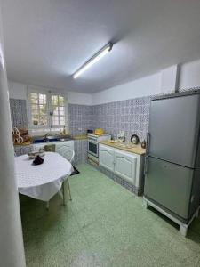 O bucătărie sau chicinetă la Dar zouila +4 fotografii