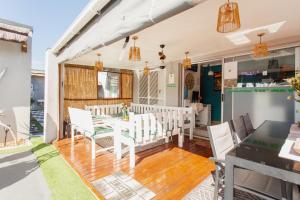 Φωτογραφία από το άλμπουμ του Caline VIP Luxury Jacuzzi &, Swimming Pool MEWS στο Κέιπ Τάουν