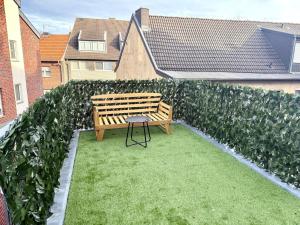 a wooden bench sitting on top of a yard at Modernes Studio im Herzen von Würselen, gemütlich, zentral & mit Netflix in Würselen