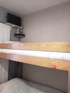 Ένα ή περισσότερα κρεβάτια σε δωμάτιο στο studio Fabrèges