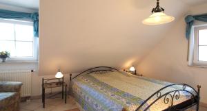 Ένα ή περισσότερα κρεβάτια σε δωμάτιο στο Birkmaase 18 - Komfort FeWo im 4-Sterne-Ferienhaus Yvonne DG