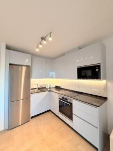 Η κουζίνα ή μικρή κουζίνα στο Larger studio apartment, great view