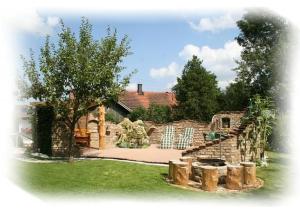 Κήπος έξω από το Fewo Bärli