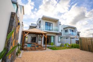 Το κτήριο όπου στεγάζεται  η βίλα +44 φωτογραφίες