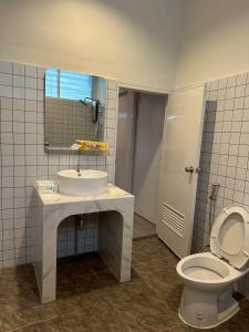 Ένα μπάνιο στο ชรินพูลวิลล่าบางแสน Aurora Villa Bangsaen natedee road