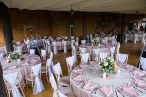 En restaurant eller et andet spisested på Хотел Лесопарка