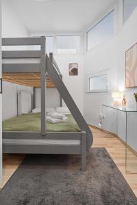 Postel nebo postele na pokoji v ubytování Loftly Kottbusser Damm 68 - Parkplatz - Self Check In - 300 Mbits