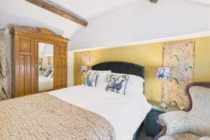 Ένα ή περισσότερα κρεβάτια σε δωμάτιο στο The White Lion