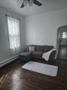 Χώρος καθιστικού στο Cozy Getaway 4