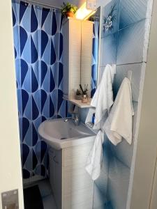 a bathroom with a sink and a mirror at Cozy Corner Marmara Paros in Dhragoulás +50 photos