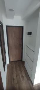 a room with a closet and a wooden door at Studija-butas Markučiuose in Vilnius