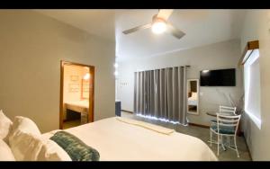 TV a/nebo společenská místnost v ubytování Mata Rocks Resort