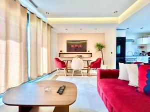 Χώρος καθιστικού στο Urban Escape and Modern Comfort at Corniche