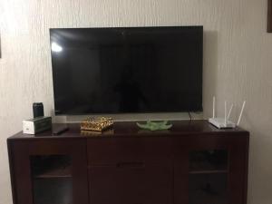 TV a/nebo společenská místnost v ubytování Houria’s Appt