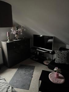 a living room with a couch and a tv at Dein Zuhause auf Zeit! in Güster