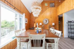 Fotografie z fotogalerie ubytování New Listing Steps from beach & sound access v destinaci Port Trinitie